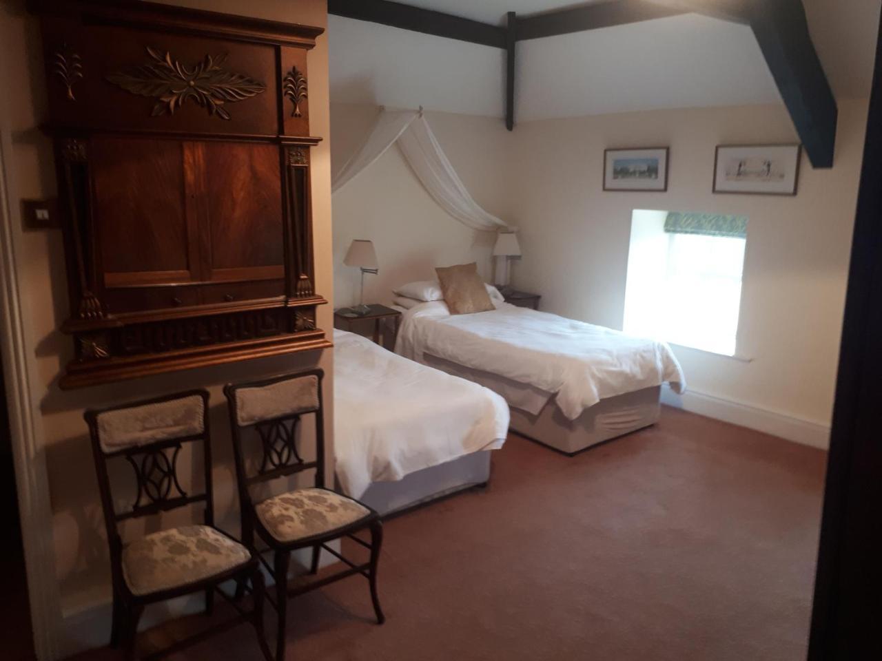 Castlemorris House Hotel ทราลี ภายนอก รูปภาพ