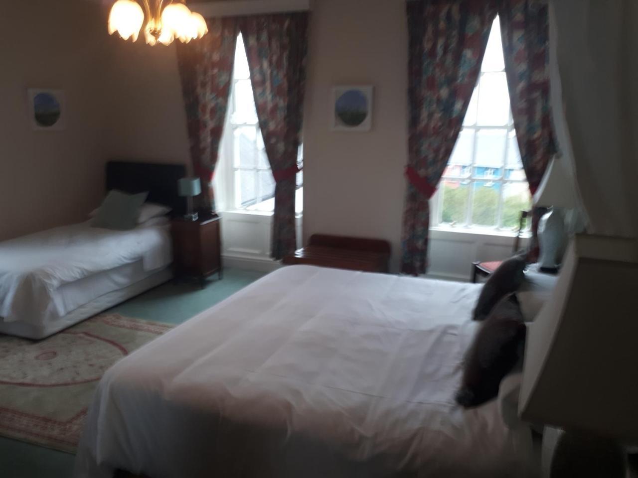 Castlemorris House Hotel ทราลี ภายนอก รูปภาพ