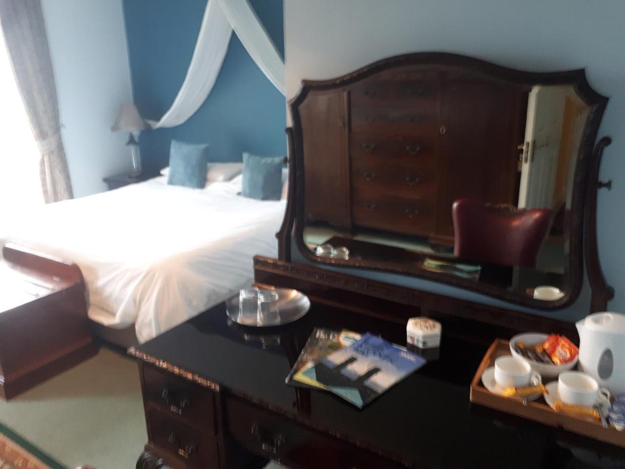Castlemorris House Hotel ทราลี ภายนอก รูปภาพ