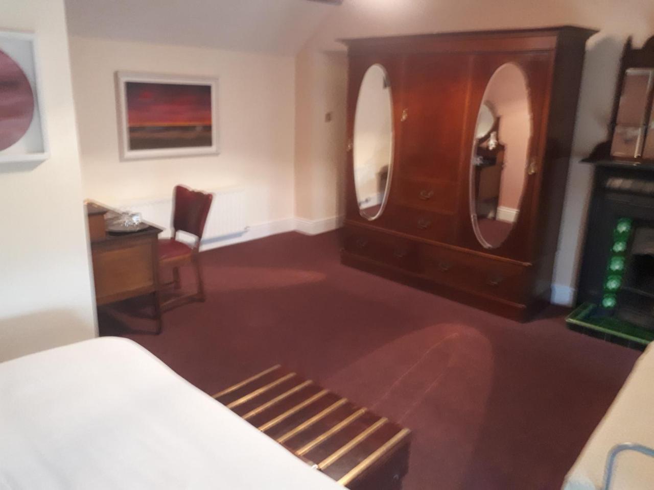 Castlemorris House Hotel ทราลี ภายนอก รูปภาพ