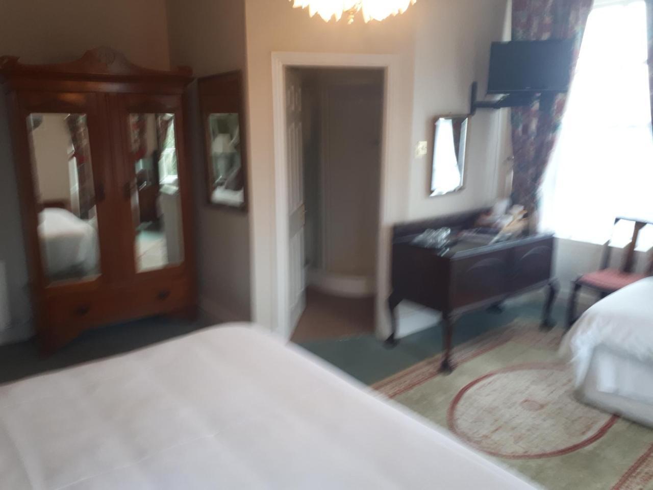 Castlemorris House Hotel ทราลี ภายนอก รูปภาพ